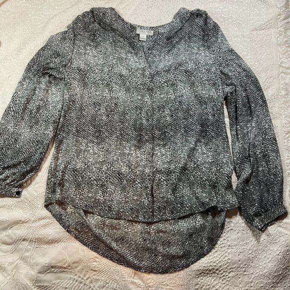 Kenar Womens Button up Blouse - Picture 1 of 5